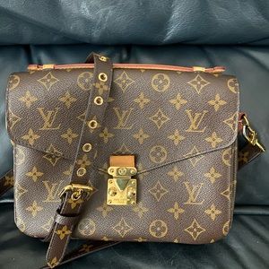 ON HOLD ** Louis Vuitton Pochette Métis